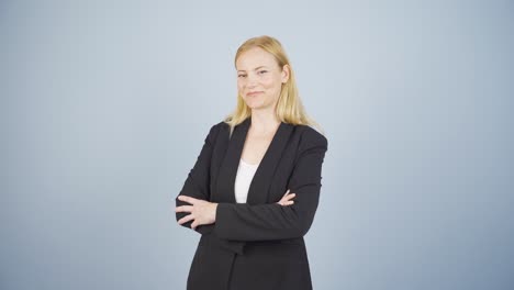 mujer de negocios dando una afirmación positiva mirando a la cámara.