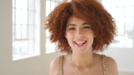 retrato de una mujer feliz