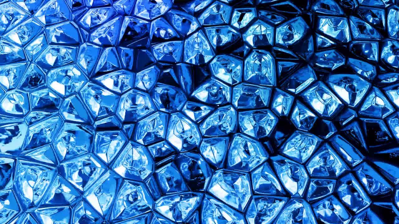 반이는 반이는 표면에 파란색 패턴을 가진 물결 모양의 추상적인 액체 배경; 포일 또는 반이는 유리 표면과 같은 점성 파란 액체; 아름다운 창의적인 축제 배경; 간단한 밝은 bg.