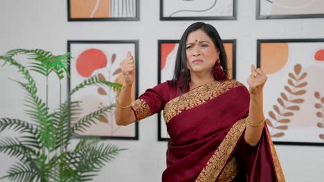 mujer india frustrada