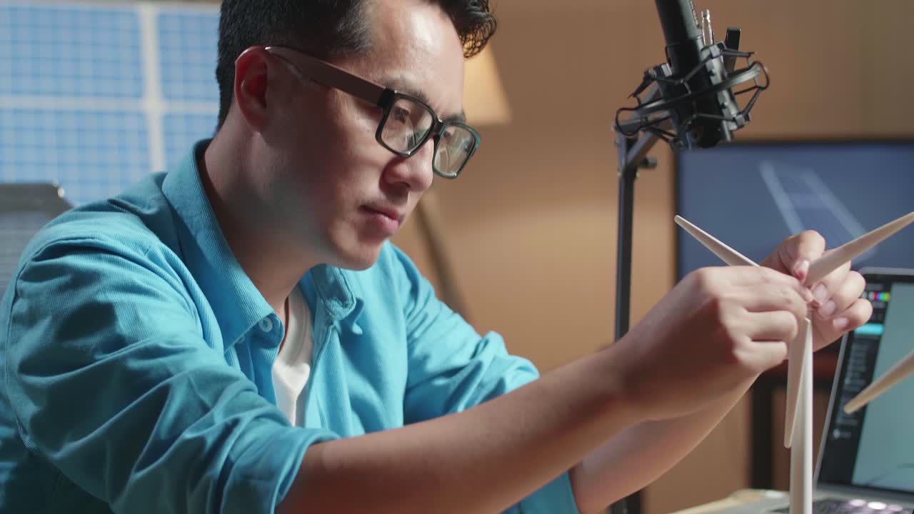 태양광 및 풍력 에너지 프로젝트에서 일하는 학생