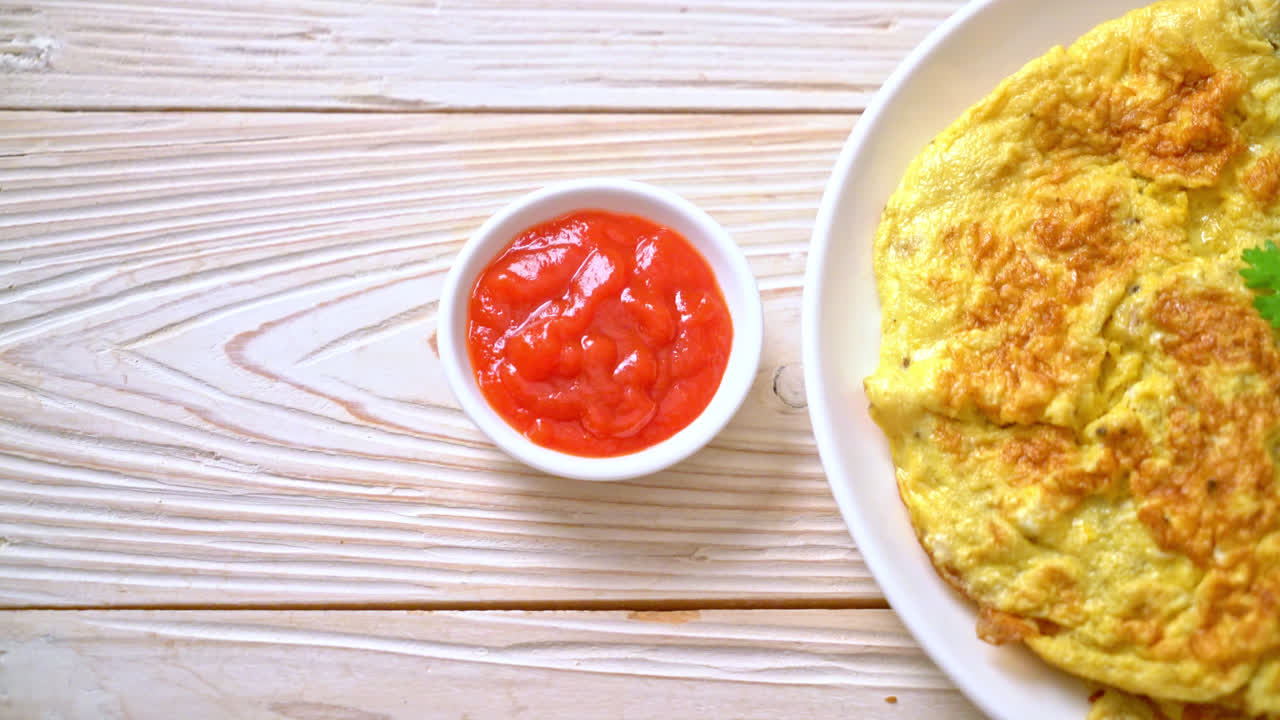 tortilla o tortilla con arroz y ketchup