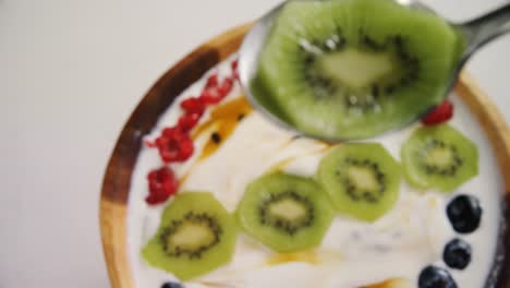 kiwi breakfast in bowl 4k