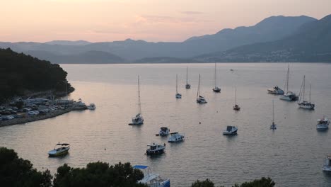 Vista-Elevada-Estática-De-La-Tranquila-Bahía-En-Cavtat,-Croacia