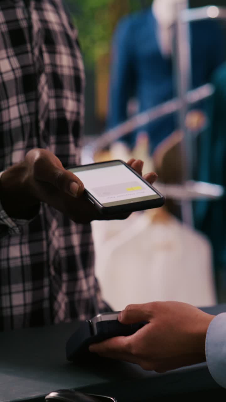 Contactless mobile payment in a retail store