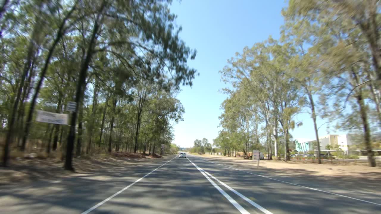 조용한 호주 시골 길의 전면 운전 관점 - 실내 자동차 장면 그린 스크린 교체에 이상적