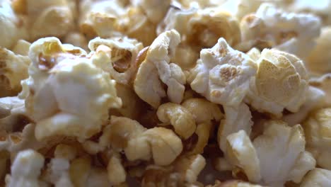 montón de palomitas de maíz en rotación