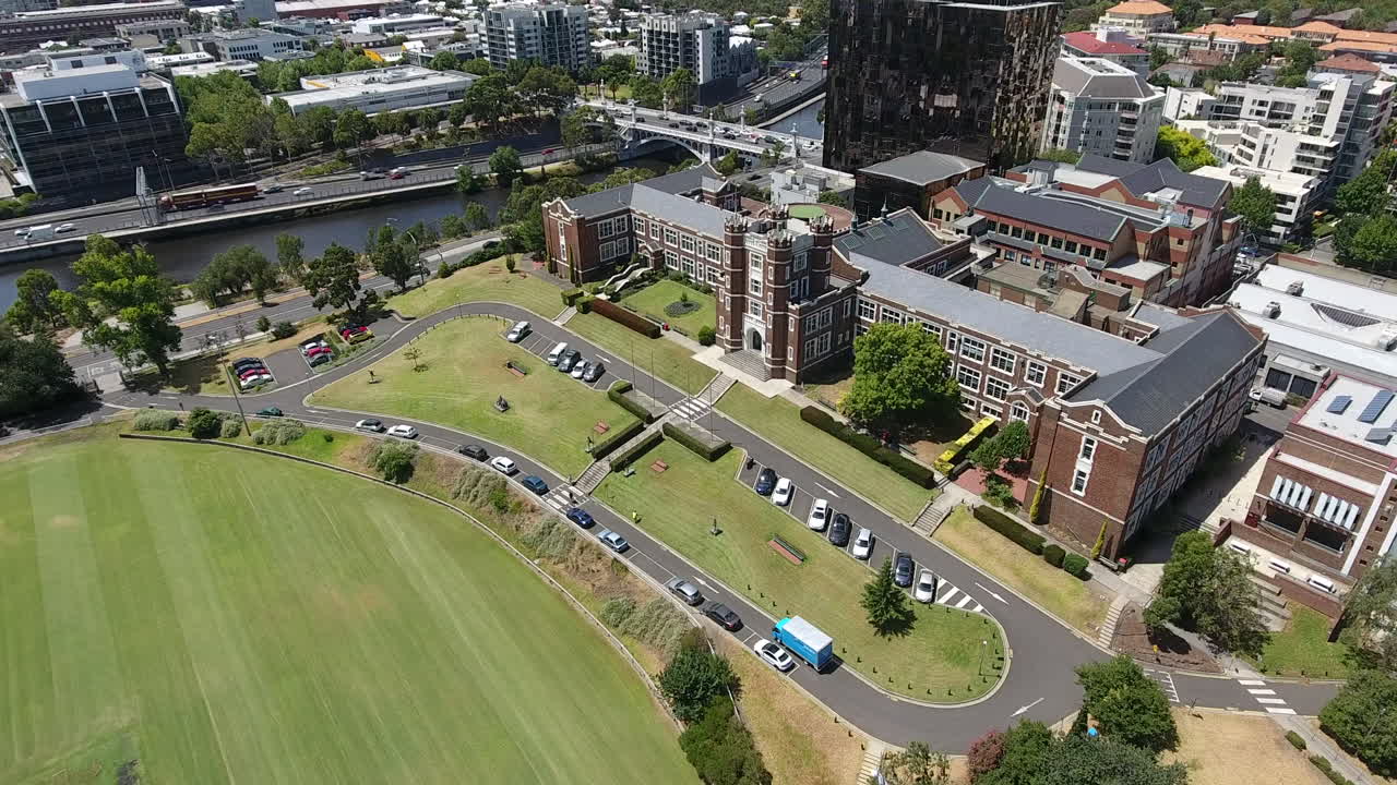 멜버른 고등학교 고가 비행