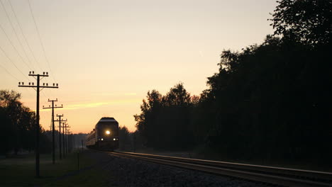 Tren-Pasando-Por-El-Campo