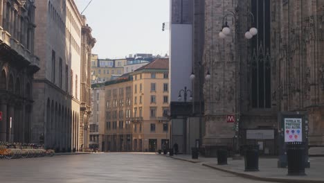 rues vides de milan pendant le verrouillage. ville morte