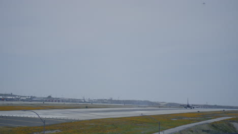 Airplane landing in LAX, Los Angeles