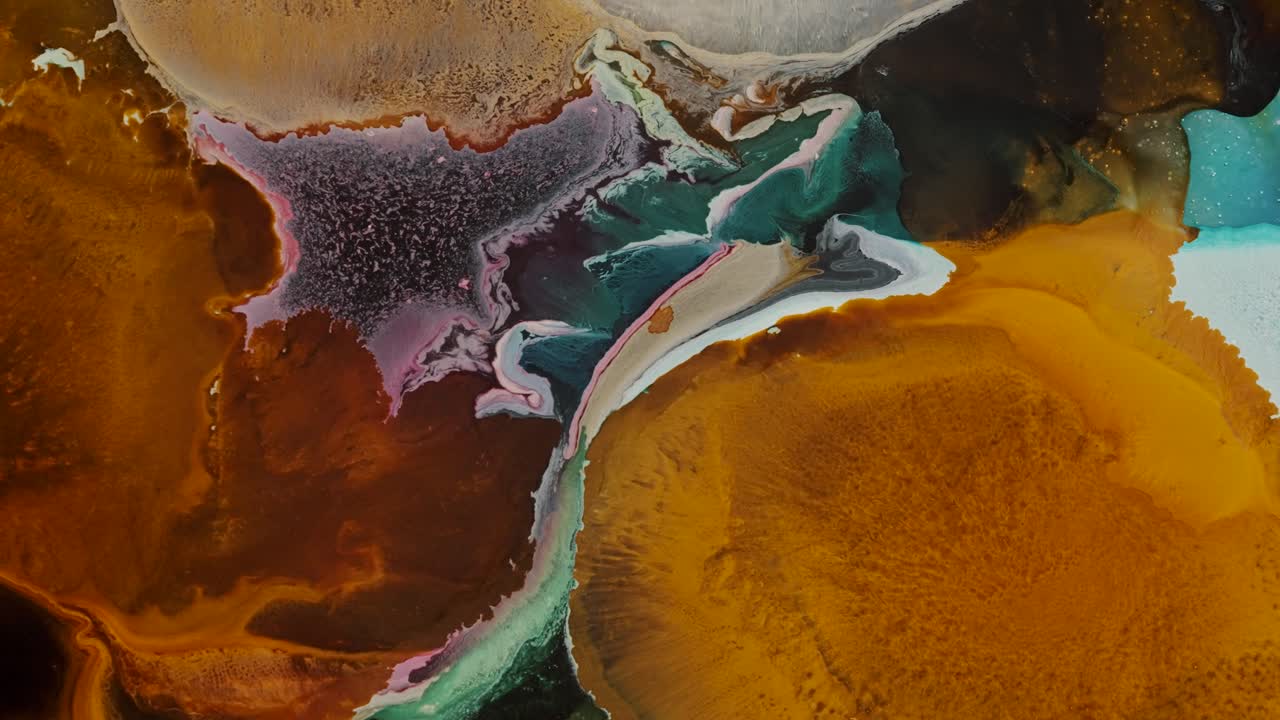 tinta en mezcla multicolor con superficie en fondo abstracto