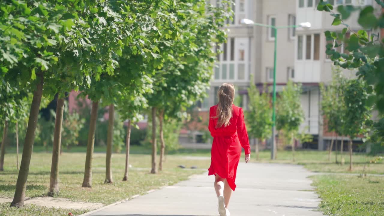 Woman posing outdoor in the city. Beautiful woman enjoying the walk in the city