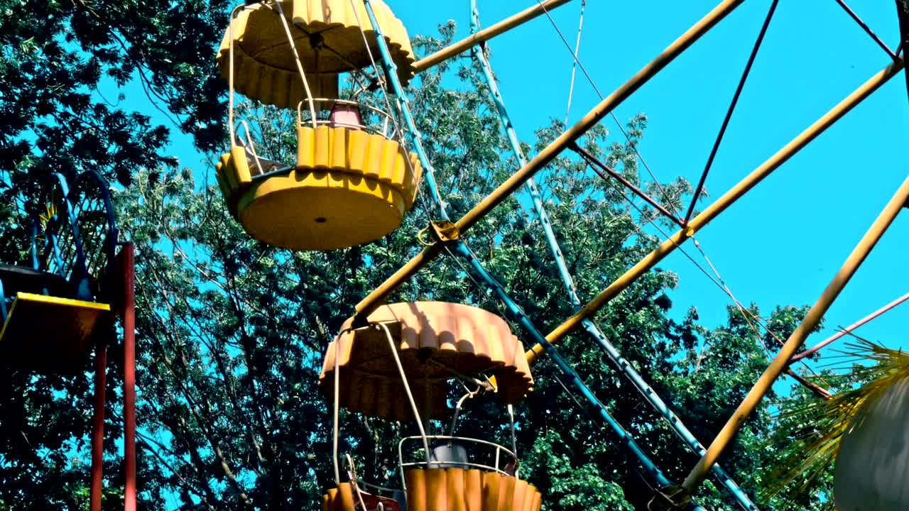 파란 하늘 위의 페리스