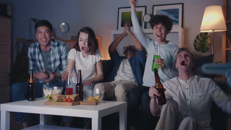 friends watching sports