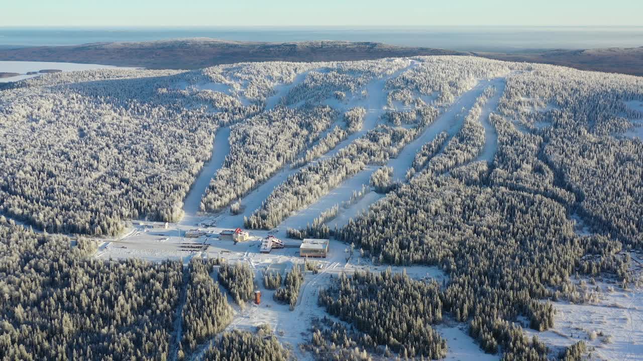 vista aérea de la estación de esquí de invierno