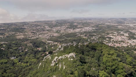 Burg-Der-Mauren,-Mittelalterliche-Burg-In-Santa-Maria-Und-Sao-Miguel,-Sintra