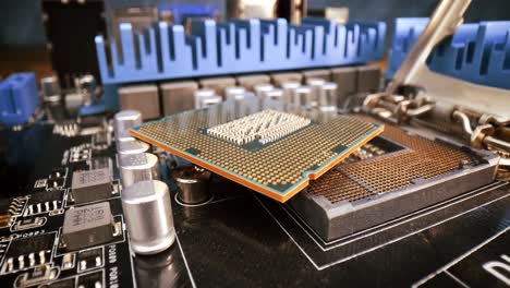 Nahaufnahme-Des-CPU-Chip-Computer-Zentralprozessors.-Modernes-Computertechnologiekonzept.