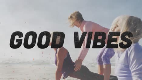 animación de texto buenas vibraciones, en negro, con mujeres haciendo yoga en la playa