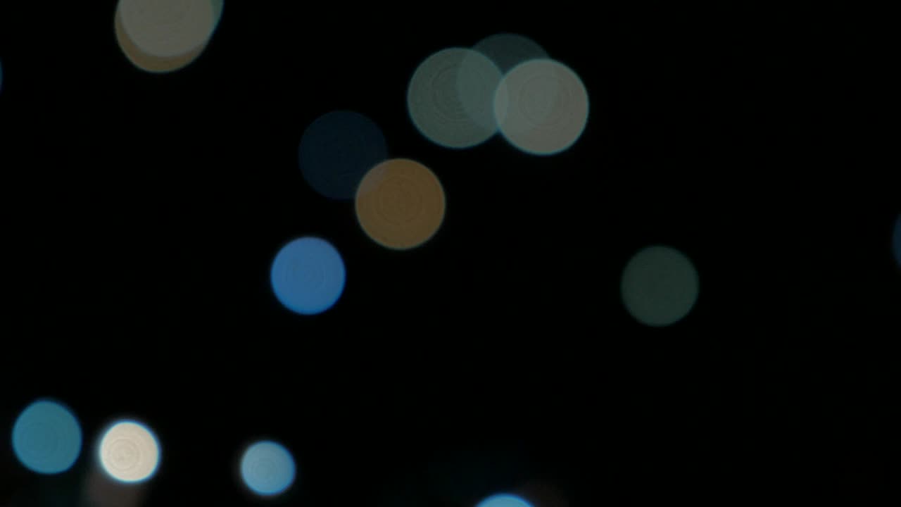 빛나는 파란색 빛 점 크리스마스 장식 4k 2160p uhd 영상 - 파란 빛나는 불빛 디포커스 4k 3840x2160 uhd 비디오