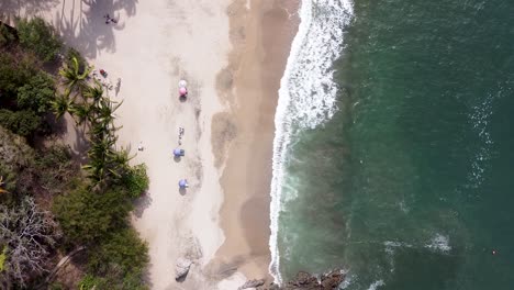 A-birdseye-drone-view-of-Playa-de-Los-Muertos-in-Sayulita,-Mexico