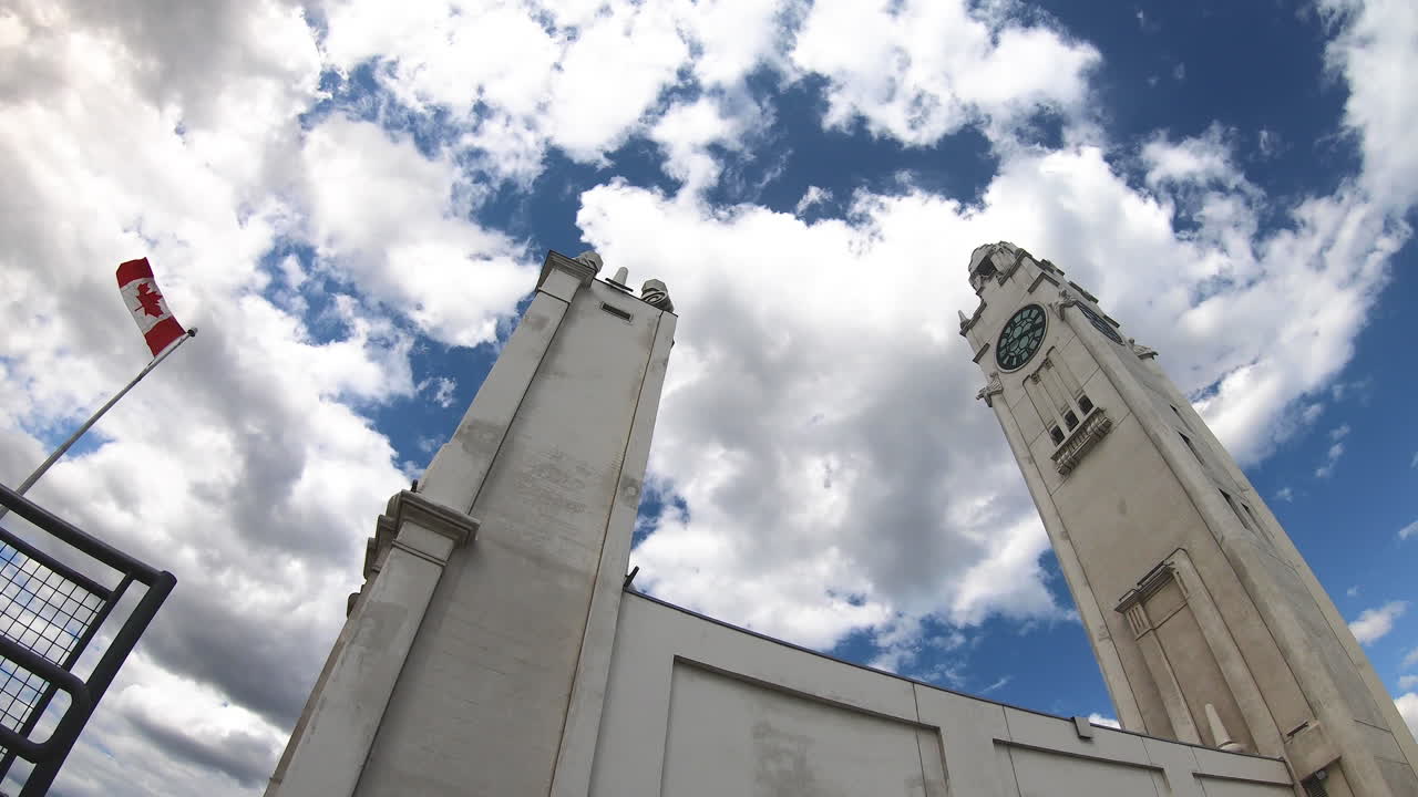 주 몬트리올 에 있는 시계 탑