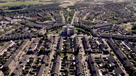 amplia revelación aérea del barrio residencial de leesten en los suburbios de zutphen