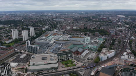 Luftpanoramablick-Stadtbild.-Entwicklung-In-Stadtquartieren.-Großes-Einkaufszentrum-Westfield-Im-Vordergrund.-London,-Vereinigtes-Königreich