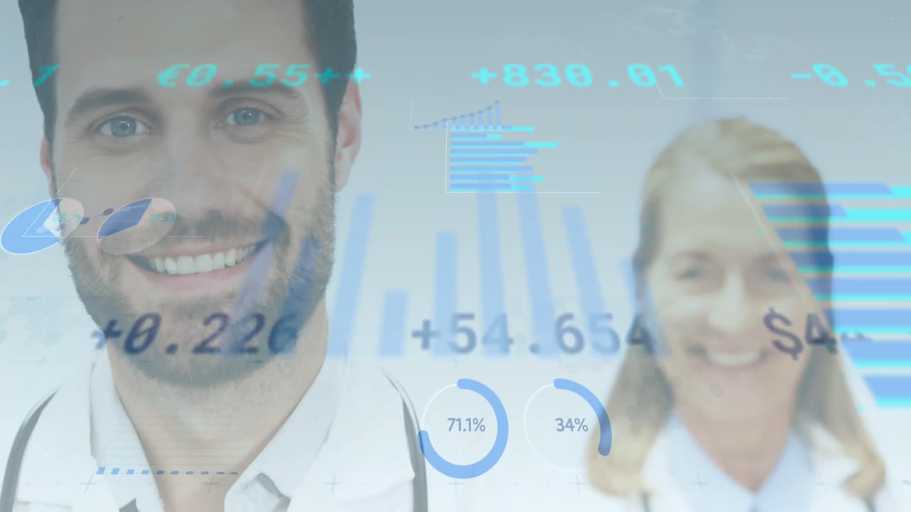 animación del procesamiento de datos estadísticos sobre un médico caucásico y una mujer sonriendo en el hospital.