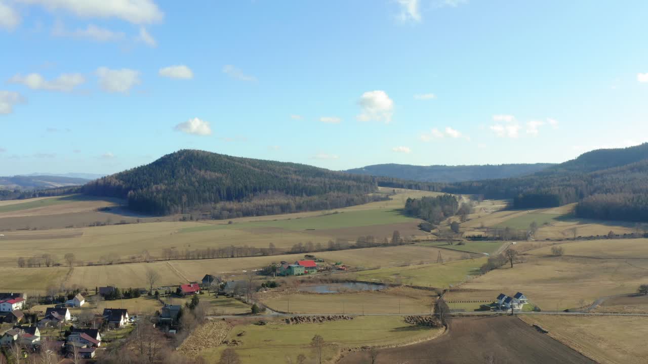 pequeño pueblo de radkow en polonia