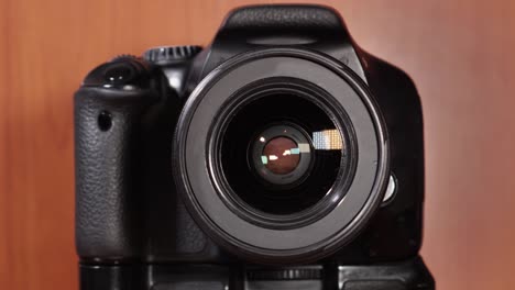 aperture of the photographic lens opens