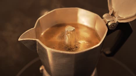 Detail-of-making-espresso-coffee-in-moka-pot---bubbling-at-the-end,-closeup