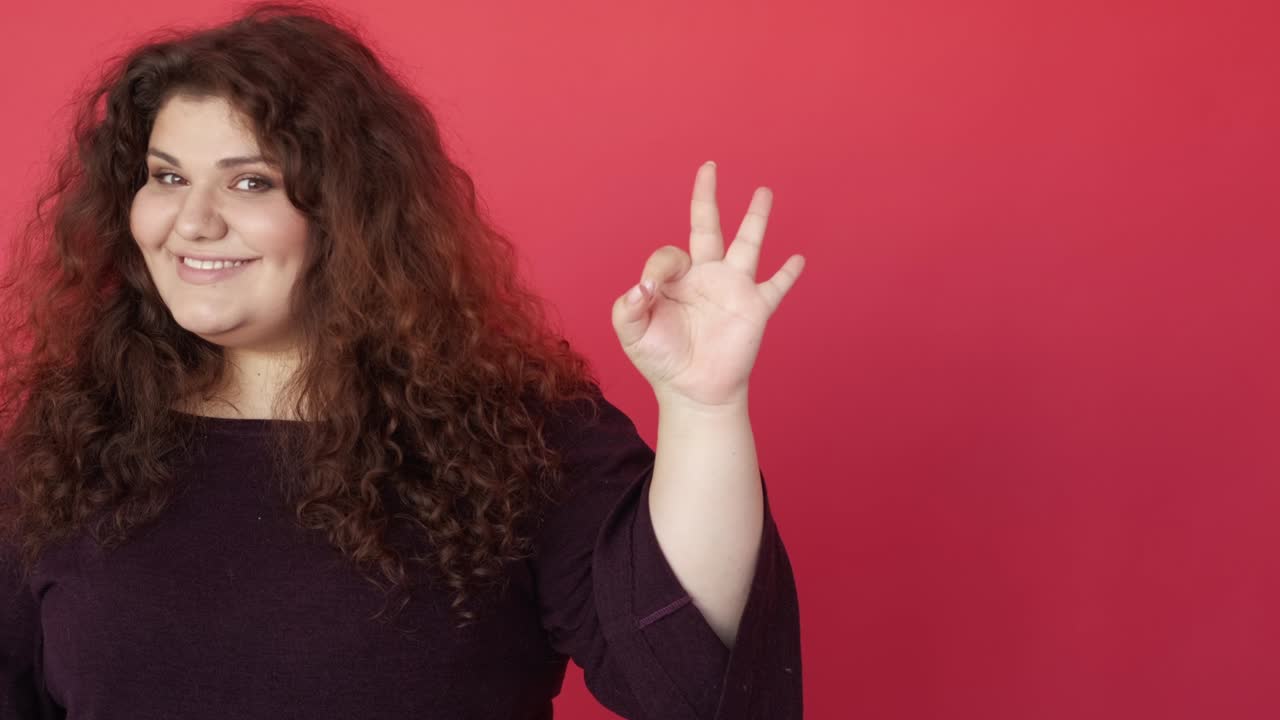 좋아요, 제스처 긍정적 인 응답 만족한 여성