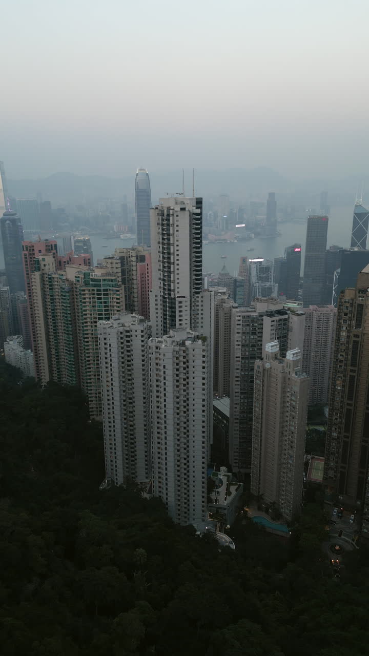 Vista aérea do horizonte da cidade de Hong Kong ao entardecer