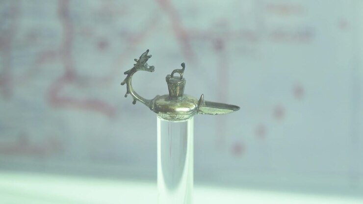 Close up of ancient Andalusi caliphate bronze oil lamp replica displayed on stand