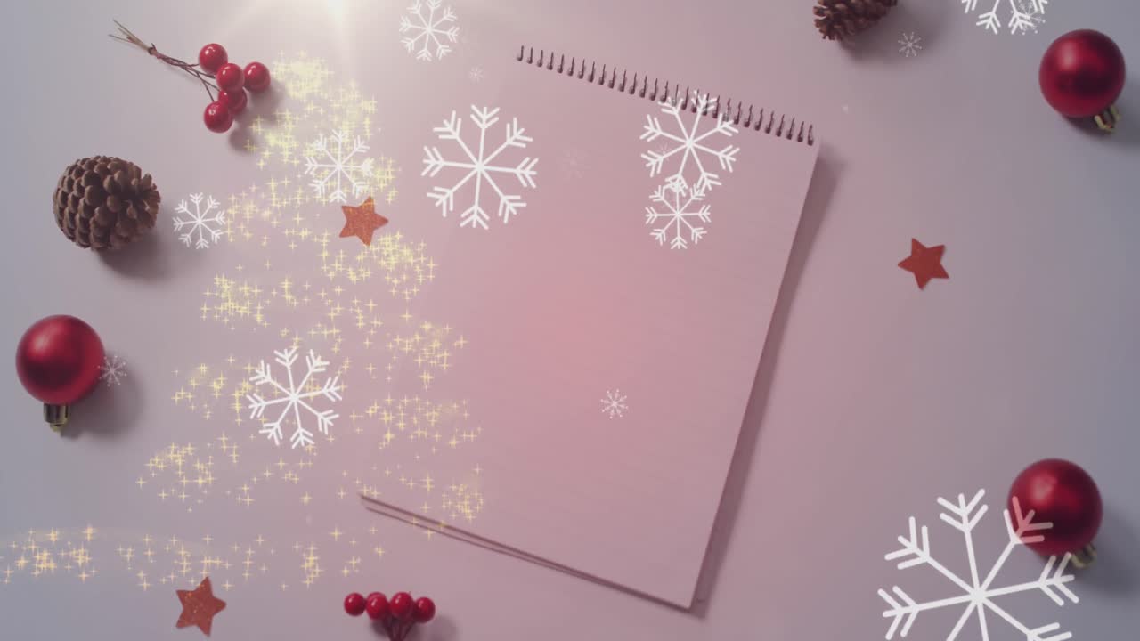 animación de la nieve cayendo sobre las decoraciones de navidad