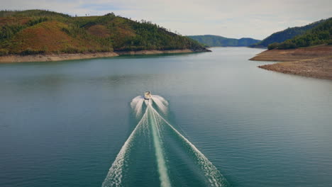 Paseo-En-Barco-Por-El-Río