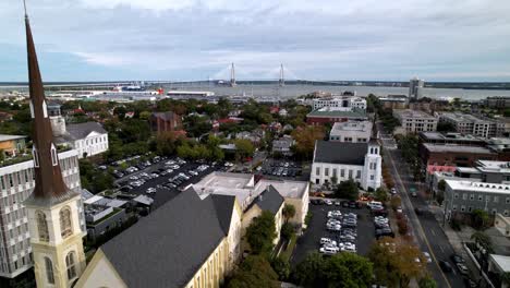 Empuje-Aéreo-Sobre-La-Iglesia-Bautista-De-La-Plaza-De-La-Ciudadela-En-Charleston-Sc,-Carolina-Del-Sur