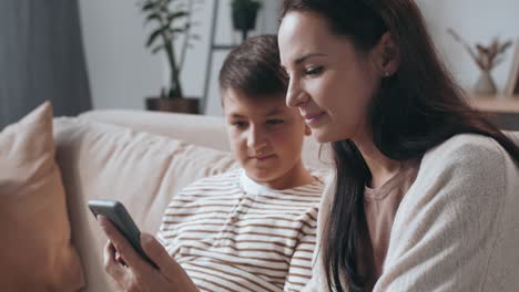 mother and son greet father in video call on veterans day