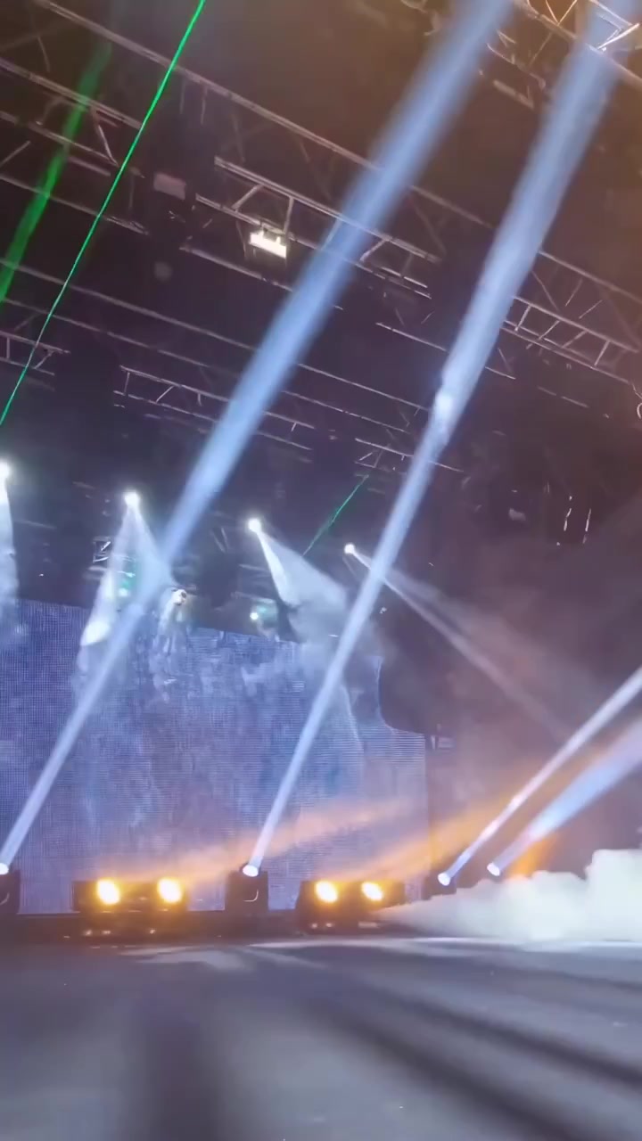 Dynamic Stage Lighting with Moving Beams and Smoke Effects