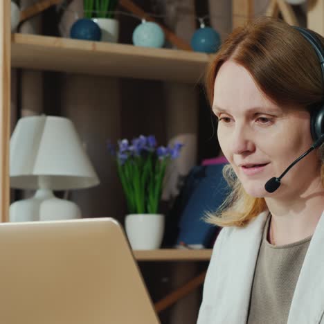 the woman communicates with customers from home by speaking into the headset