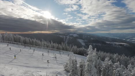 Zeitraffer-Video-Aus-Österreich,-Semmering,-Am-Anfang-Des-Winters-Im-Skigebiet-Stuhleck