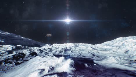 nave espacial moviéndose sobre la superficie de una luna antes de salir al espacio.