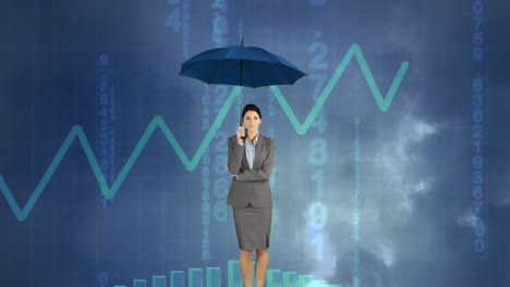 mujer de negocios sosteniendo un paraguas bajo una tormenta
