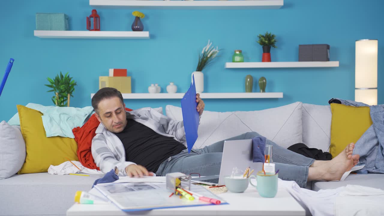 Lazy man doesn't want to work from home and looks at empty files.