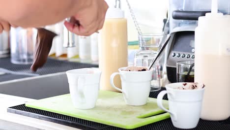 secuencia de preparación de una bebida de café caliente