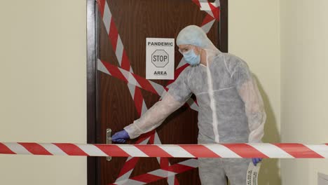 una familia en cuarentena durante la pandemia.