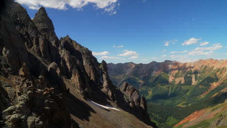 süd-colorado sommer schneebedeckte traumhafte felsige berge san juan spitzen der gipfel eissee becken spur in richtung silverton telluride ouray red molas pass spitze der welt langsame pan noch bewegung rechts