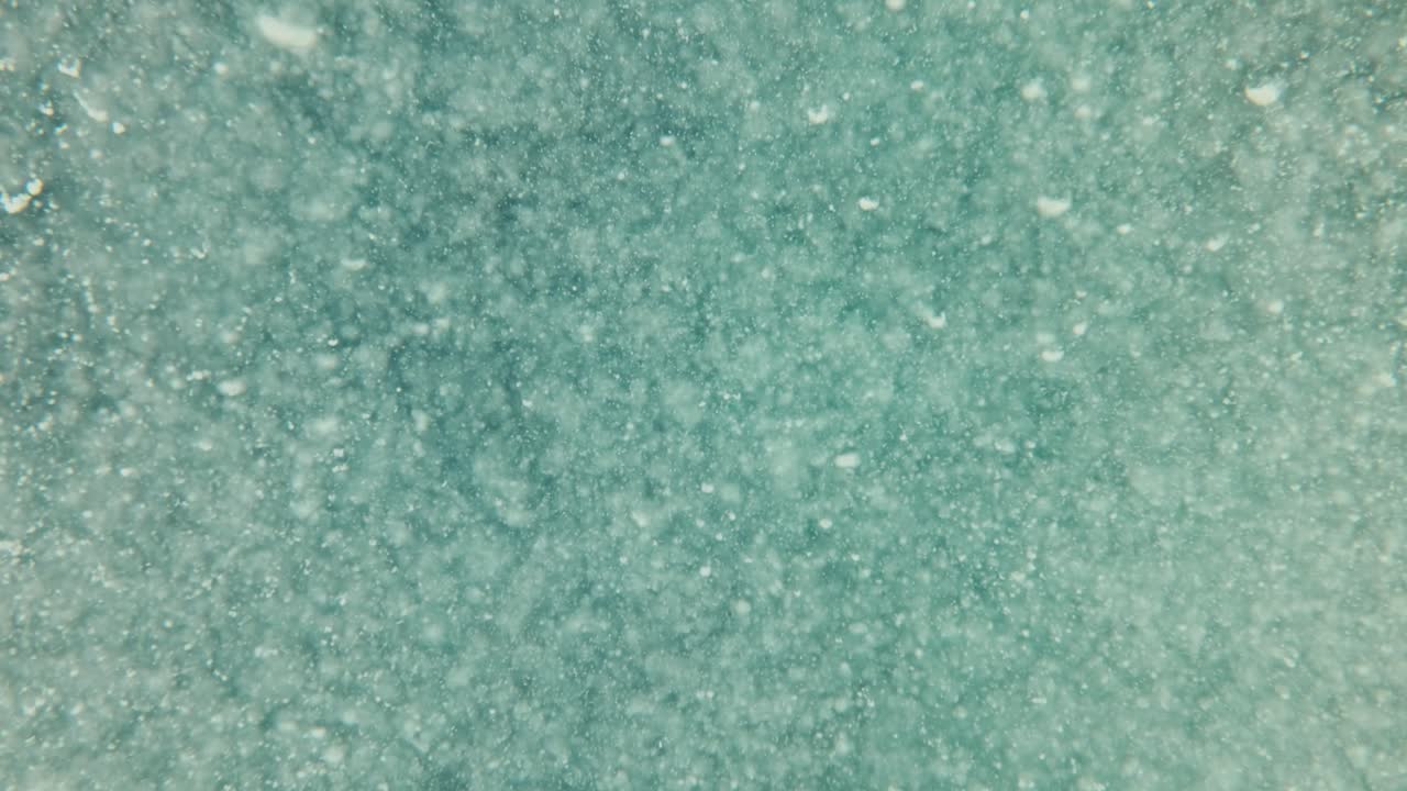 abstracto fondo bajo el agua. agua sucia de cerca.