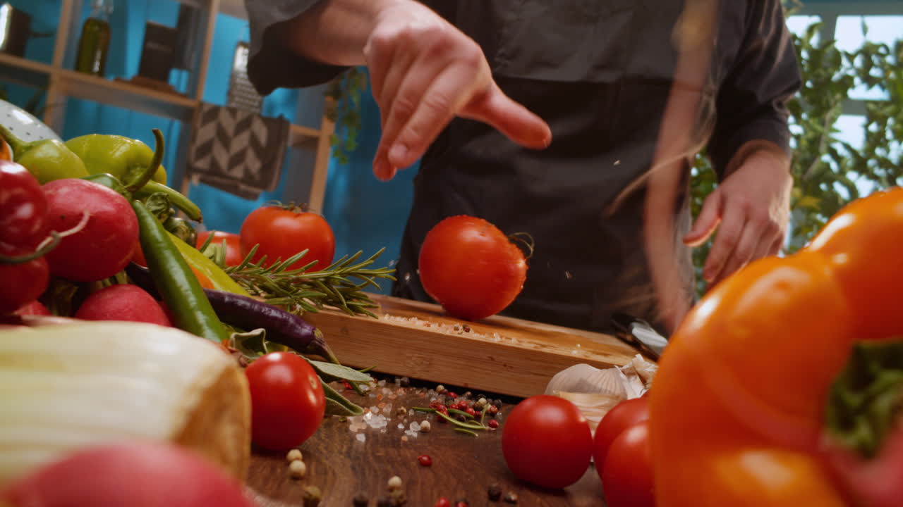 부에서 신선한 채소를 준비하는 것